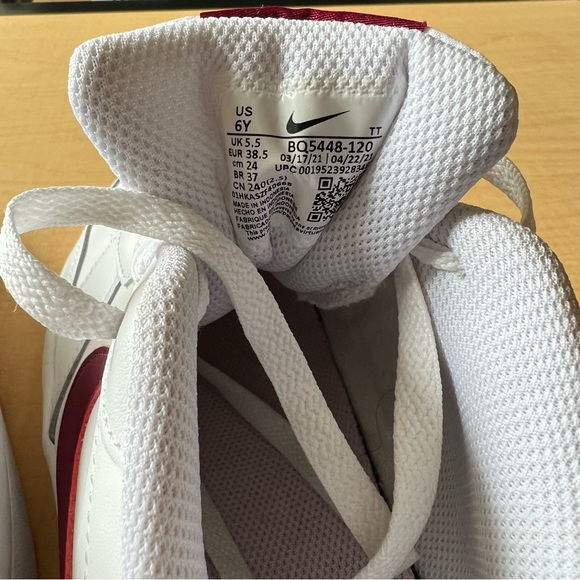 Nike Sneakers - Picture 5 of 6